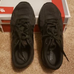 NWOT Womans New Balance Running W680CT4